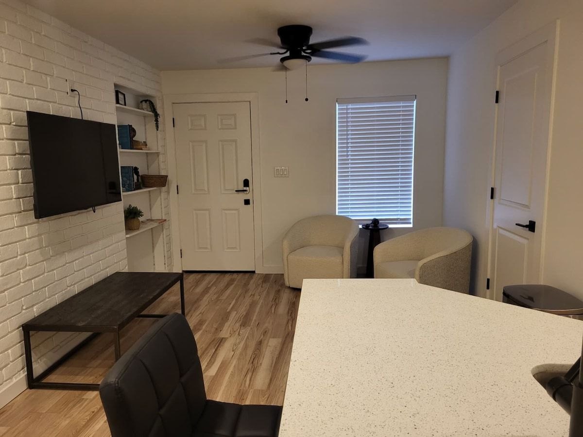 McFadden Pad living and dining area with furnished seating