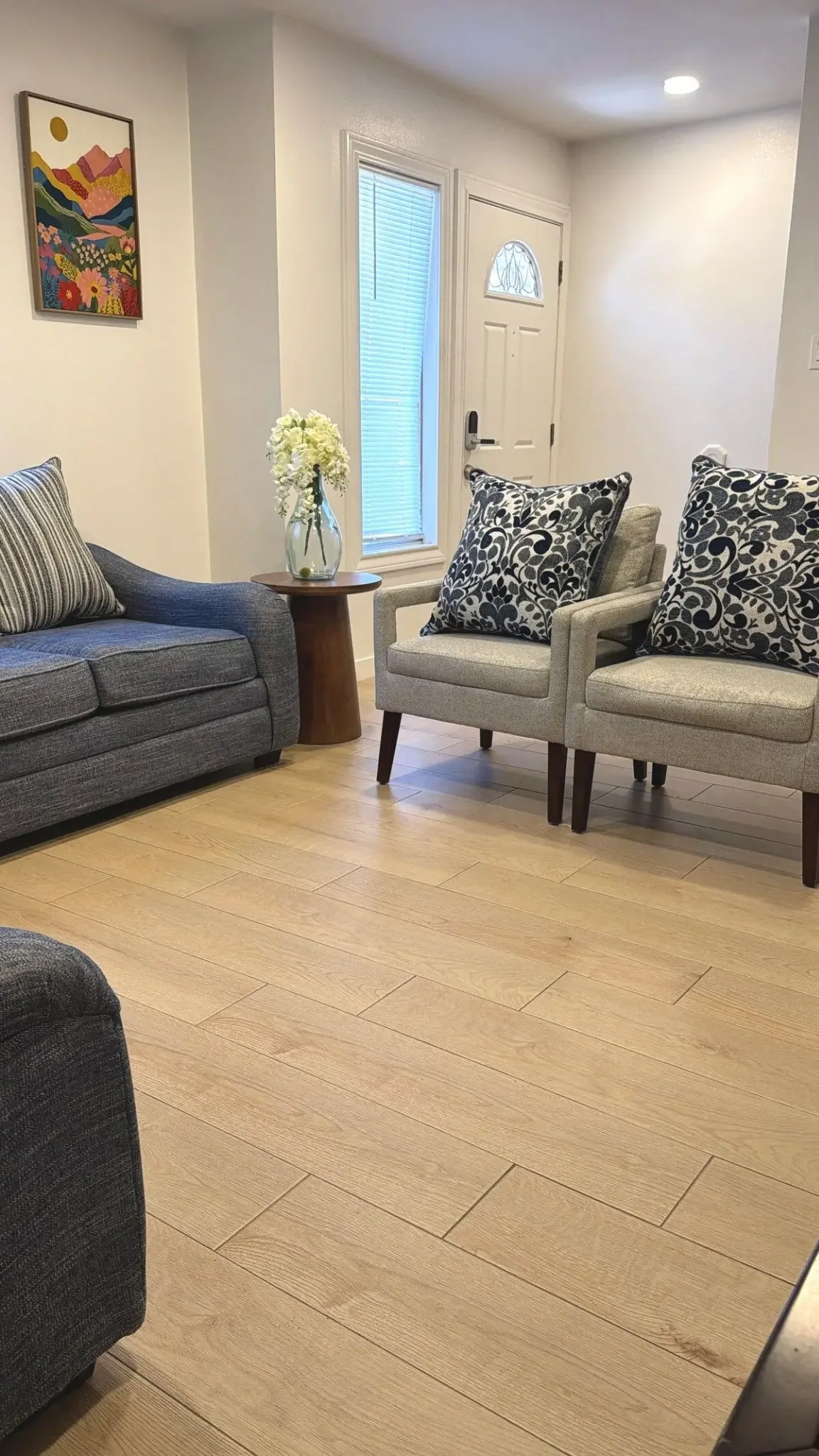 Palmas Pad living room seating and open floor area